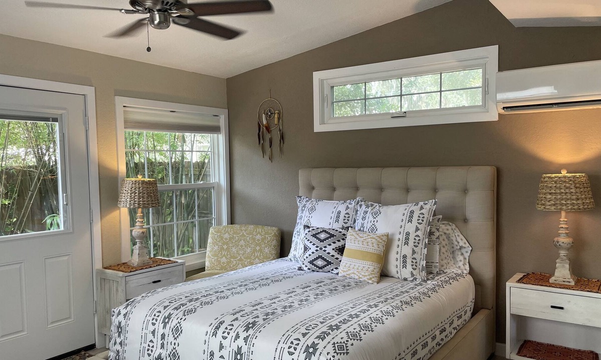 Mount Dora Cottage | Private Zen Guest Cottage Close to Downtown Mount Dora