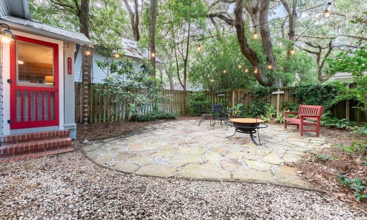Saint Simons Island House | Proctor Cottage | Walk to Pier Village St. Simons Island Rental