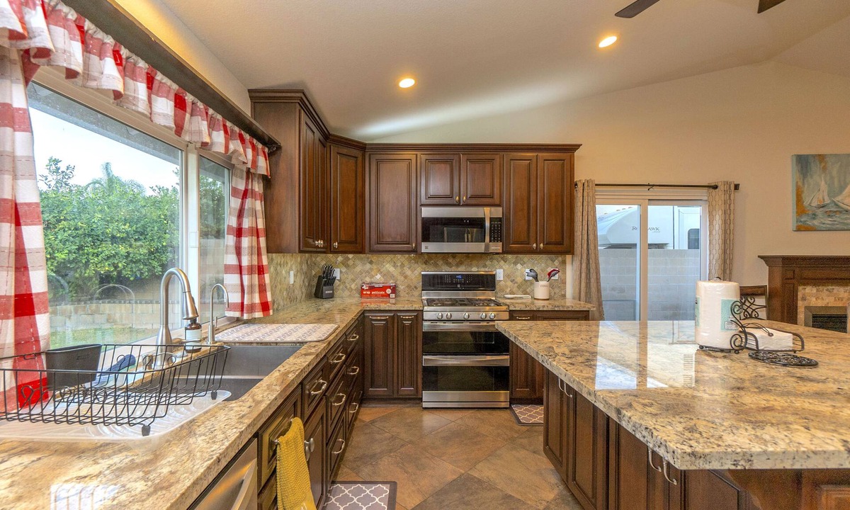 Chino House | Professionally Cleaned Cozy Home*Gateway*Two parking garage