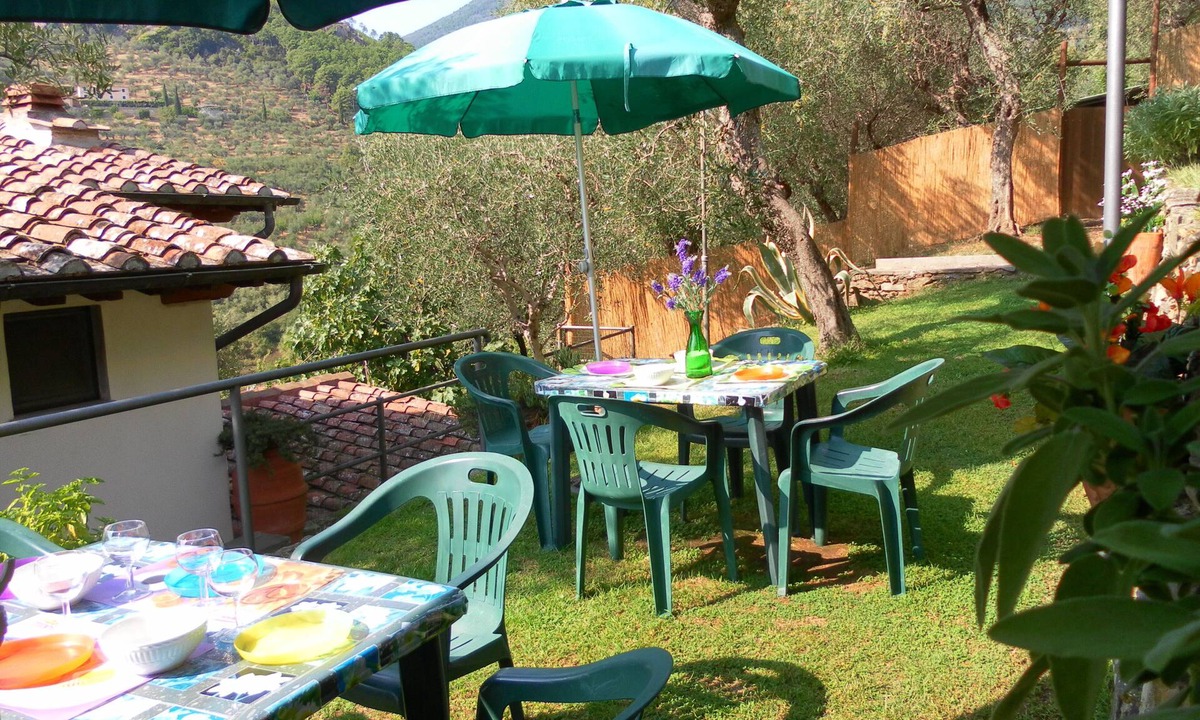 Calci House | PROMOTION Typical Tuscan dwelling, house with garden among olive trees