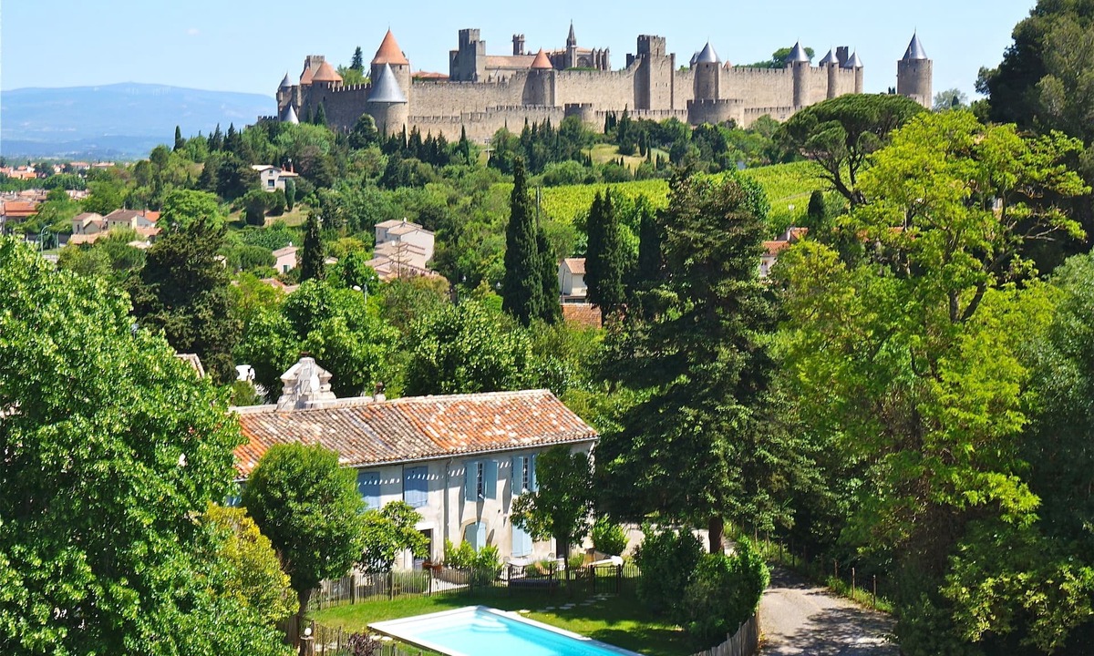 Carcassonne House | Property for 22 pers. at the foot of the cité de Carcassonne swimming pool - free parking