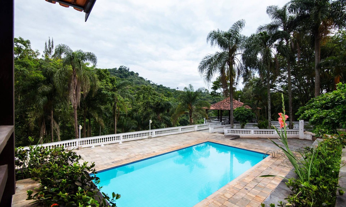 Aracariguama House | Property with complete leisure facilities. Swimming pool, saunas, sports court, nature trail. Close to São Paulo.