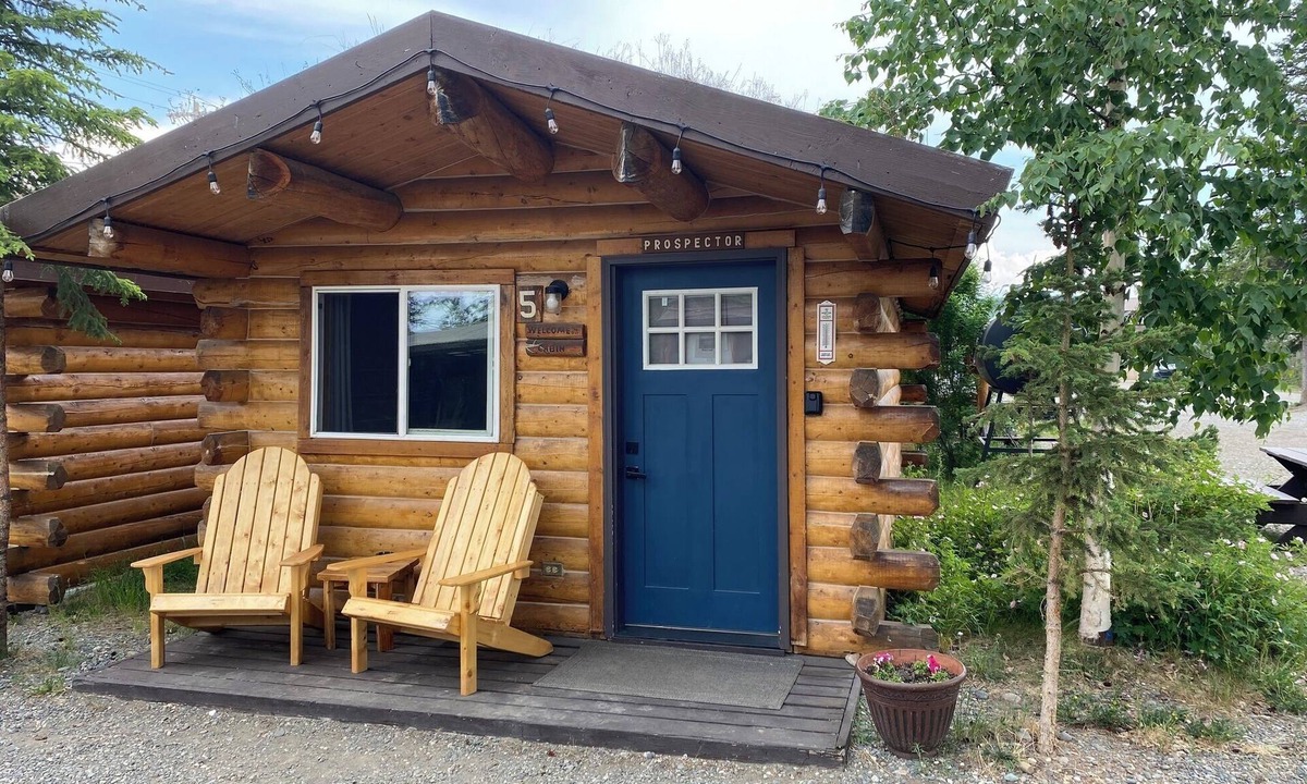 Tok Cabin | Prospector Cabin-Modern Comfort in the Last Frontier (For families or casual travelers)