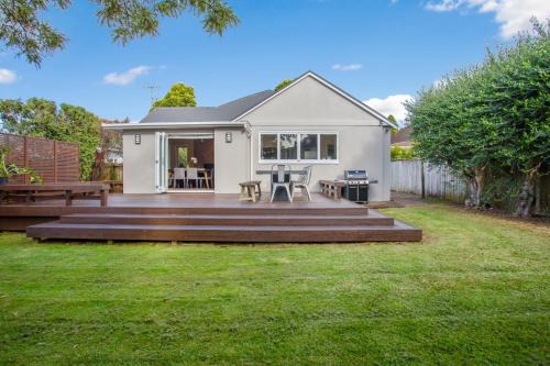 Point Chevalier House | Prosper Point Home with BBQ, Patio and Parking