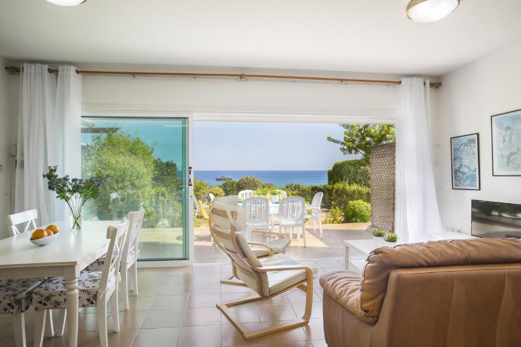 Pernera Apartment | Protaras Beachfront Sirina Lina Suite