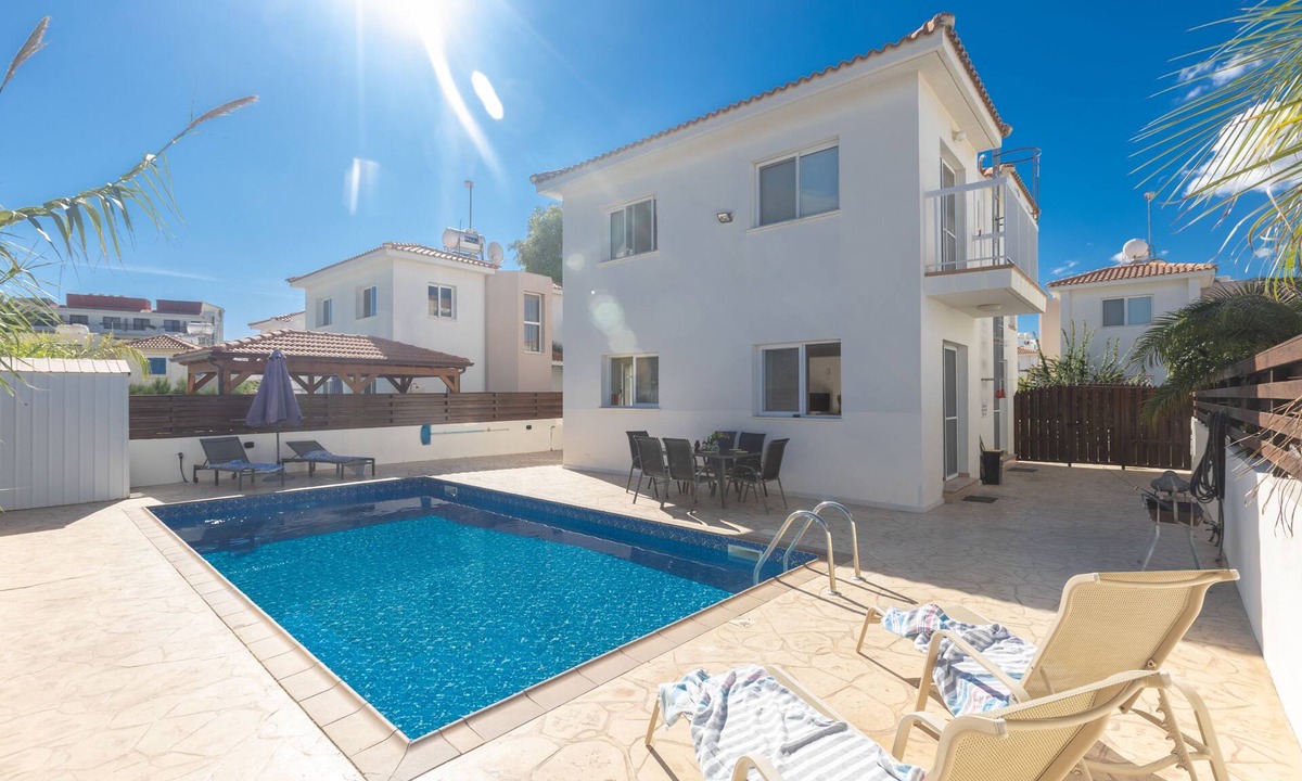 Pernera Cottage | Protaras Blue River Villa BR26 - a villa that sleeps 7 guests in 3 bedrooms