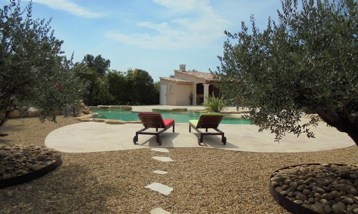 Carpentras Cottage | Provence, its lavender, the song of the cicadas, the sun . Let yourself be seduced .