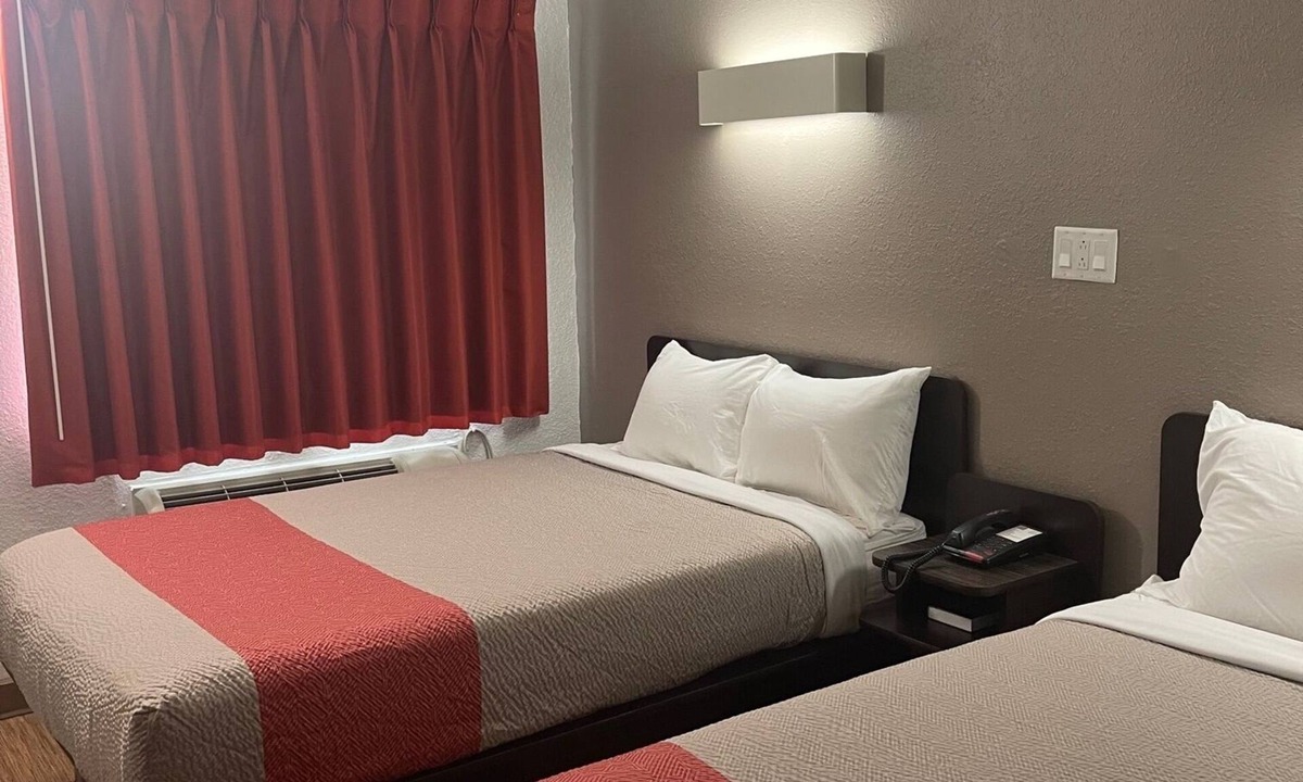Evansville Hotel | PT6 INN