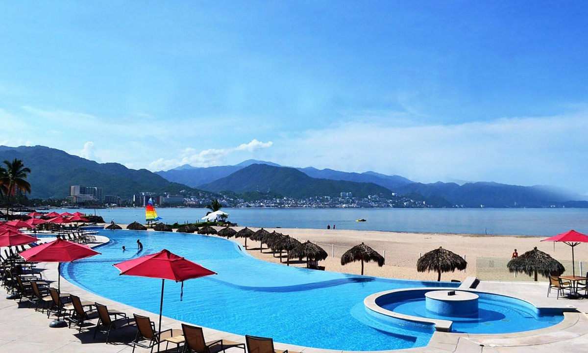 South Hotel Zone Condo | PUERTO VALLARTA, Beachfront 1 Brm! Best Location! Big Sale