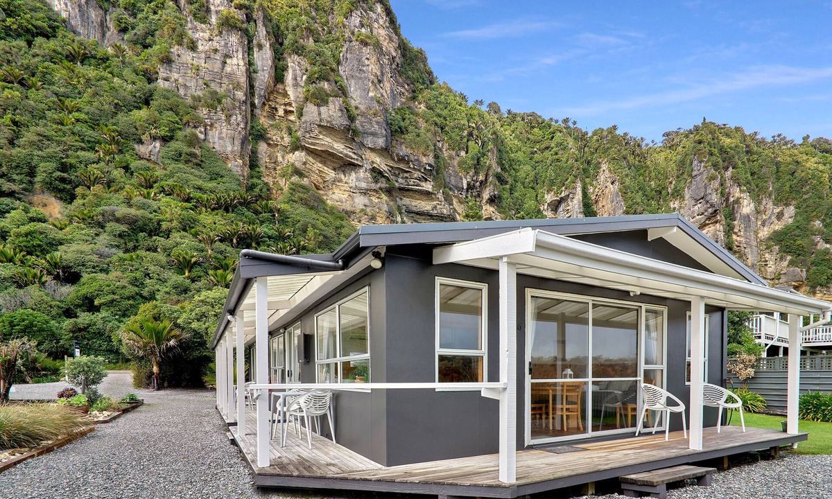 Punakaiki Hotel | Punakaiki Beachfront Motels
