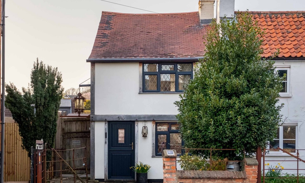 Burton Joyce House | Purple Poppy Cottage