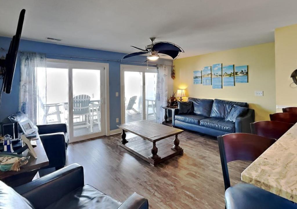Put-in-Bay House | Put-in-Bay Waterfront Condo #206
