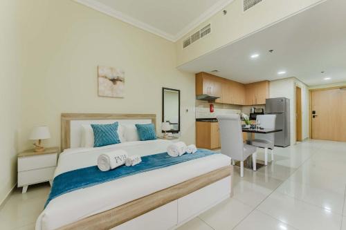 Al Barsha Apartment | PVH - Lincoln Park - Sleek Studio Near Miracle Garden