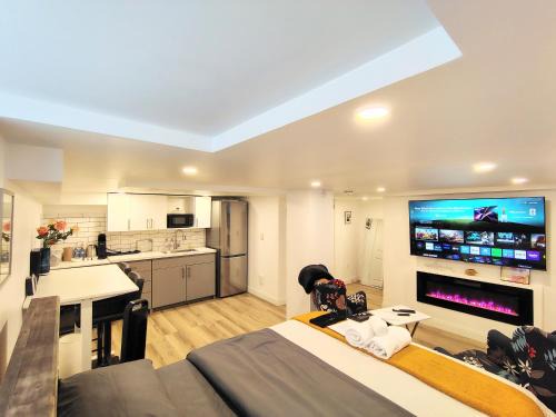Rosemount Apartment | Pvt Studio Near Waterloo Airport & Minutes to Downtown Basement unit No Pet Allowed