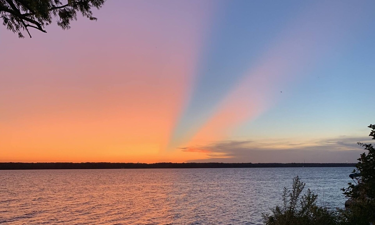 Pymatuning Central House | Pymatuning 5 Bedroom - Lake access - Sleeps 12 New for 2023 - boat mooring/dock