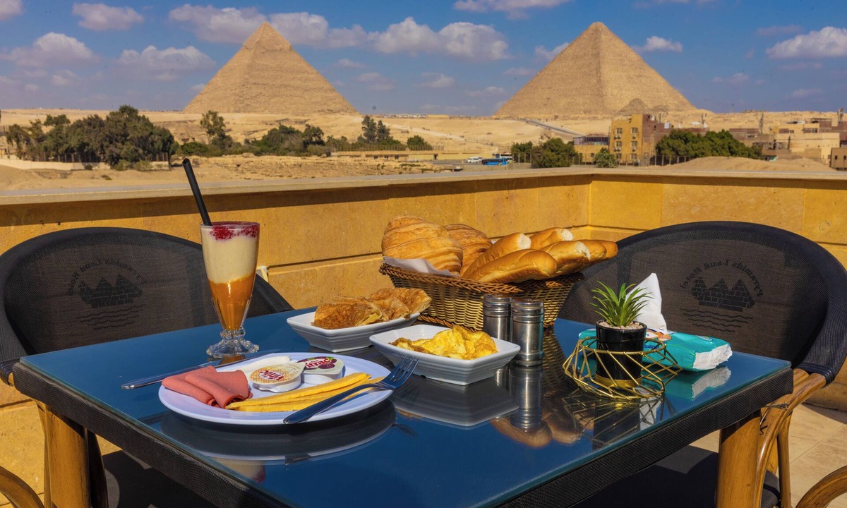 Qasr an-Nil Hotel | Pyramids Land View