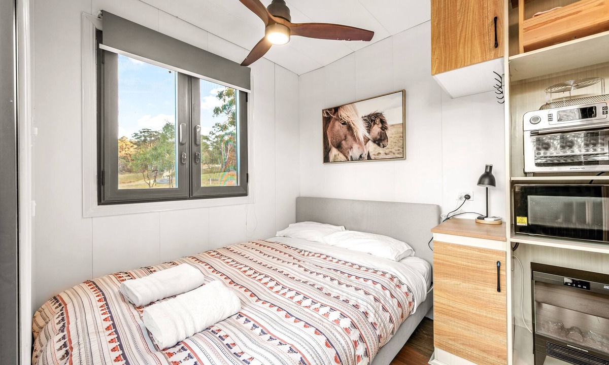 Hartley House | QB, 1bath Tiny Home With Mountain View - "redbird"