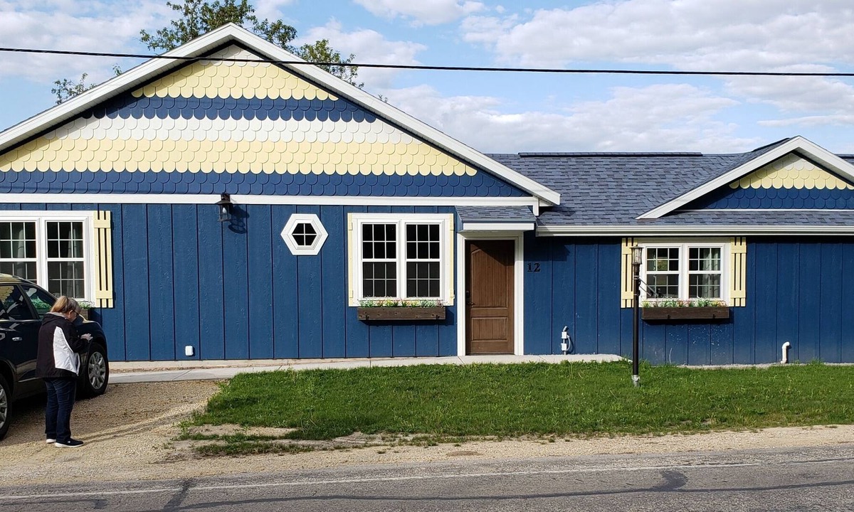 New Glarus House | Quacksnest feels like country in a village! After 4 people extra $50 per person.