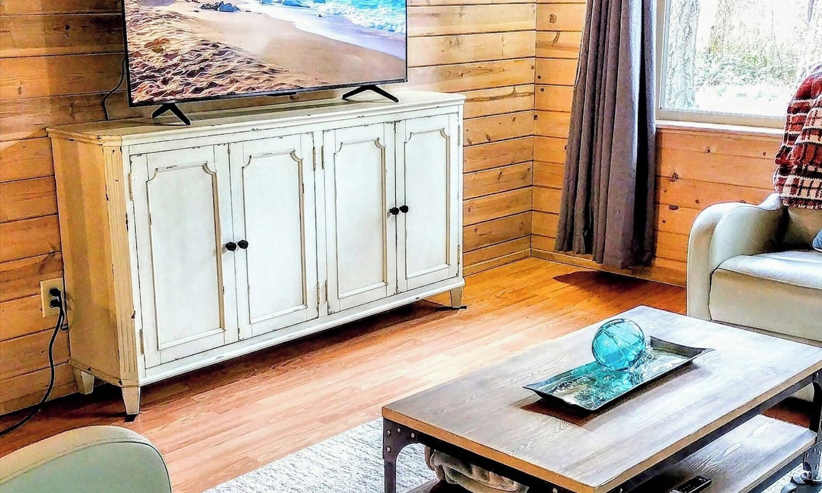 Clinton House | Quaint 2bd/2ba home in Clinton, WA on beautiful Whidbey Island. Come getaway!