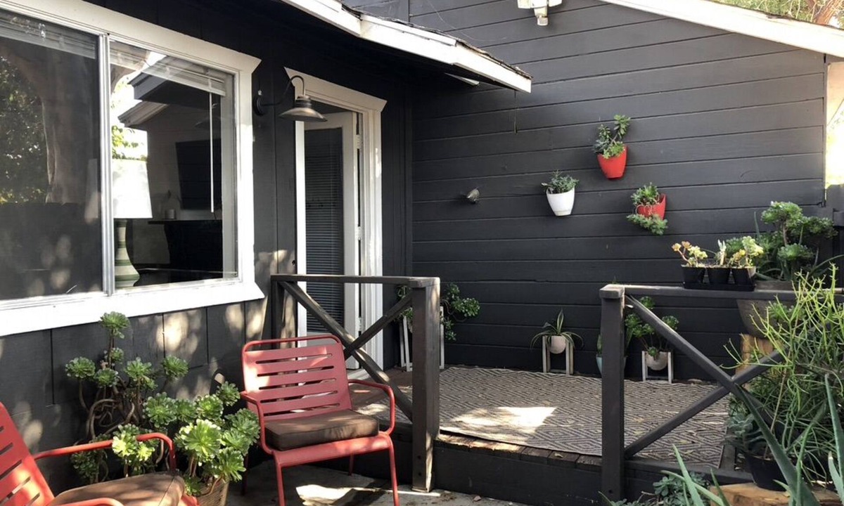 Townsite Cottage | Quaint Beach Cottage
