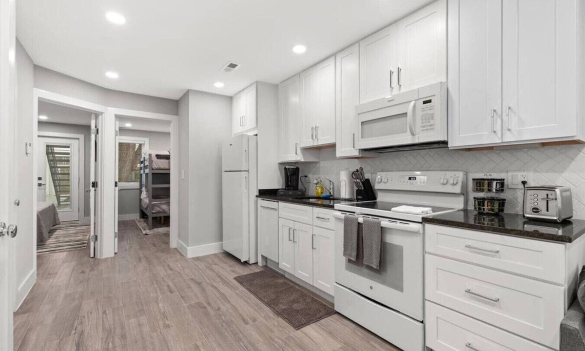 Kingman Park Hotel | Quaint City flat+Urban Oasis+NearCapitol Hill+PRKG