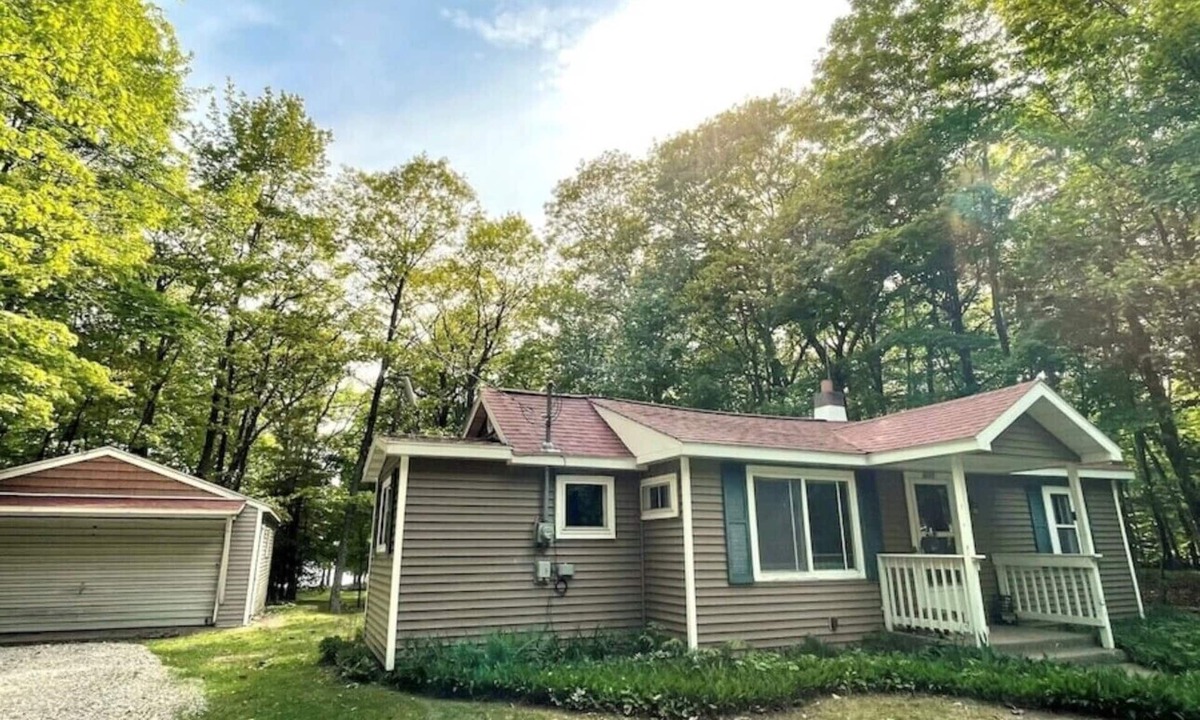 Rapid River Cottage | Quaint Cottage on the Sandy Shores of Lake Michigan