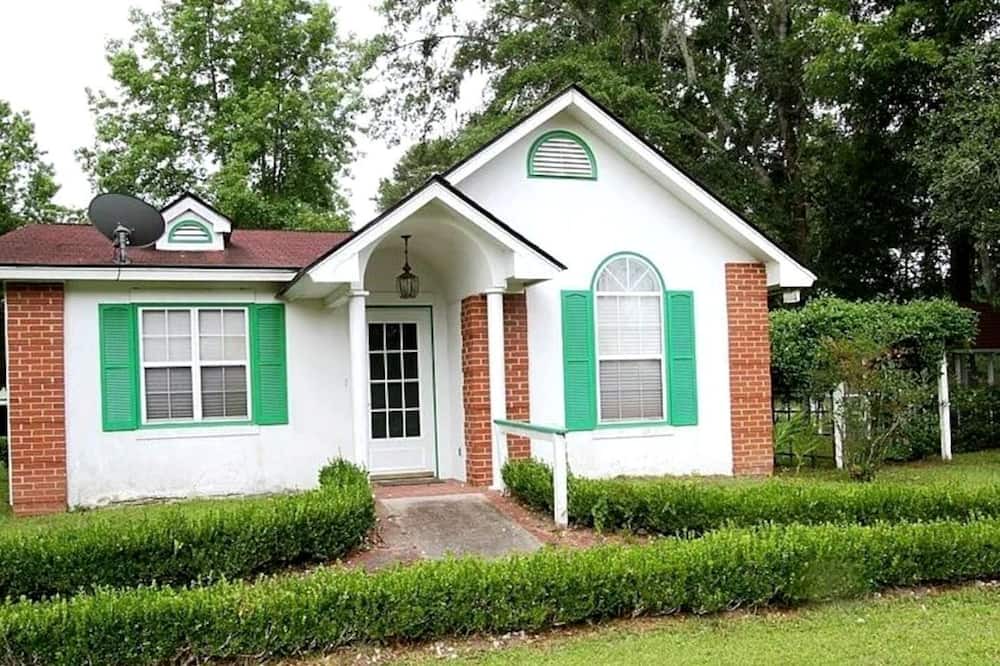 Midway Cottage | Quaint Cottage with Covered Dock on the Pond and Walking Trails in Georgia