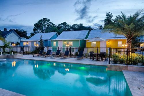 St. Augustine House | Quaint Cottage with Private Pool-Walk to Everything