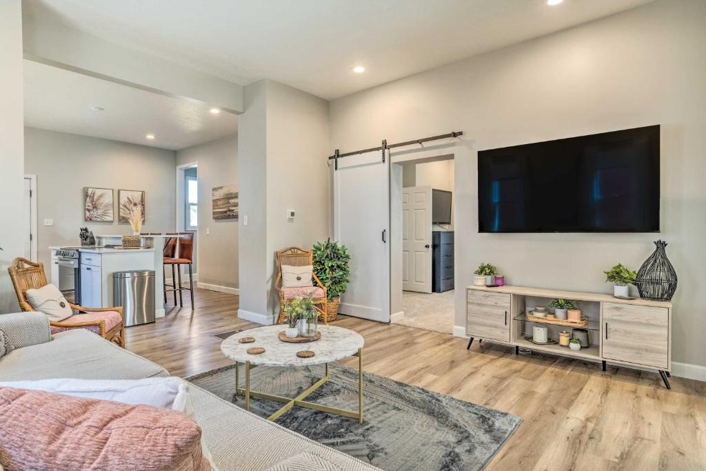 Near Eastside House | Quaint + Cozy Indianapolis Getaway w/Yard!