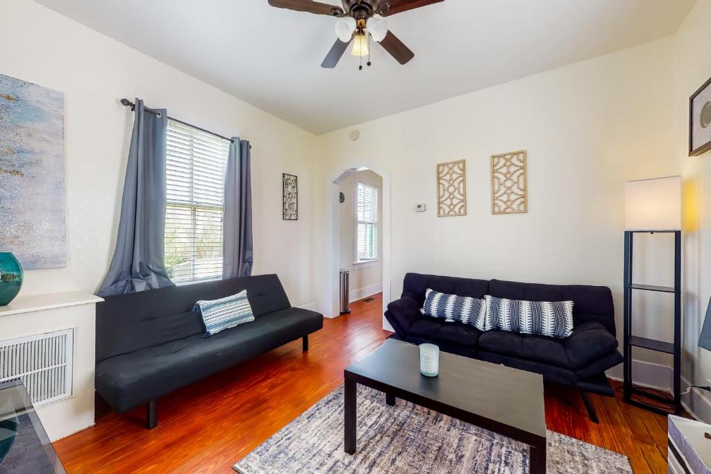 Galveston House | Quaint & Cozy
