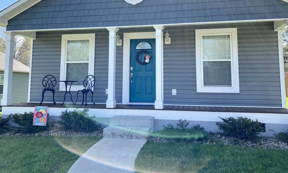 Landrum Cottage | "Quaint ~ Fresh ~ Convenient"