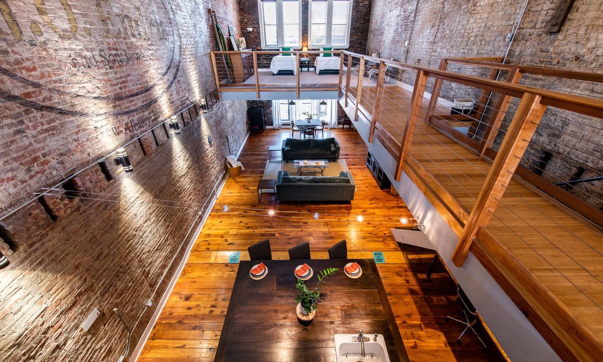 New Albany House | Quaint Historic Downtown: Walk to Dinner & Shops, Poker Table, Rooftop, Garage