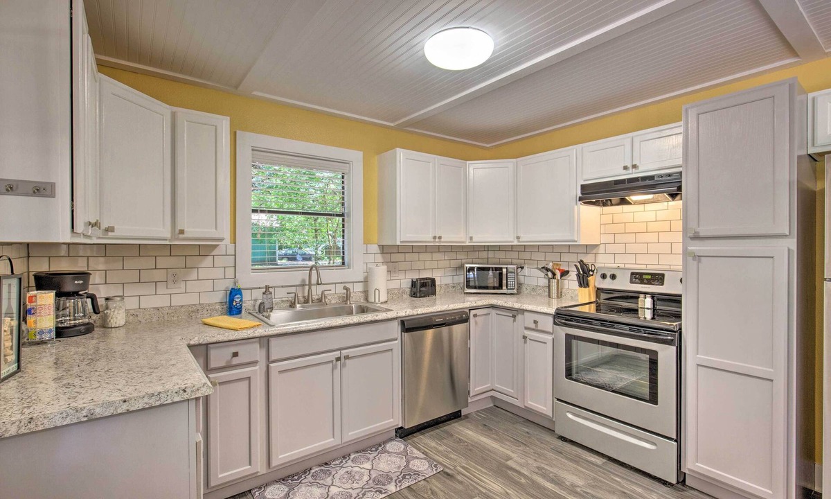 Emory House | Quaint Home w/Deck + Grill - Mins to Lake Fork!