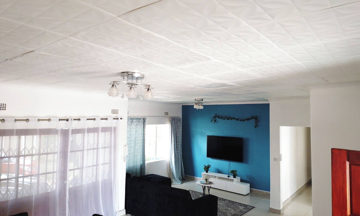 Gaborone House | Quaint secure 3-bedroom house with AC in charming Gaborone
