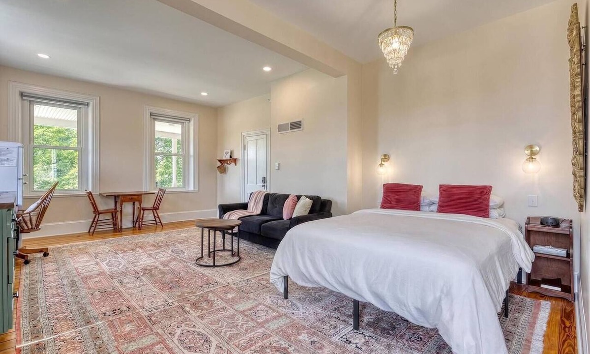 Halifax Apartment | Quaint Studio Suite in Historic Farmhouse - Nearby river access and hiking!