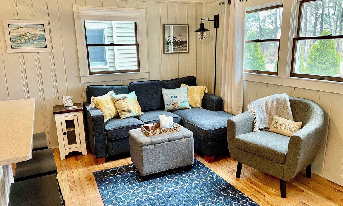Bass River Cottage | Quaint Tiny Cottage -"Salty Sandpiper Cottage" - 1/2 mile2beach Dog Friendly