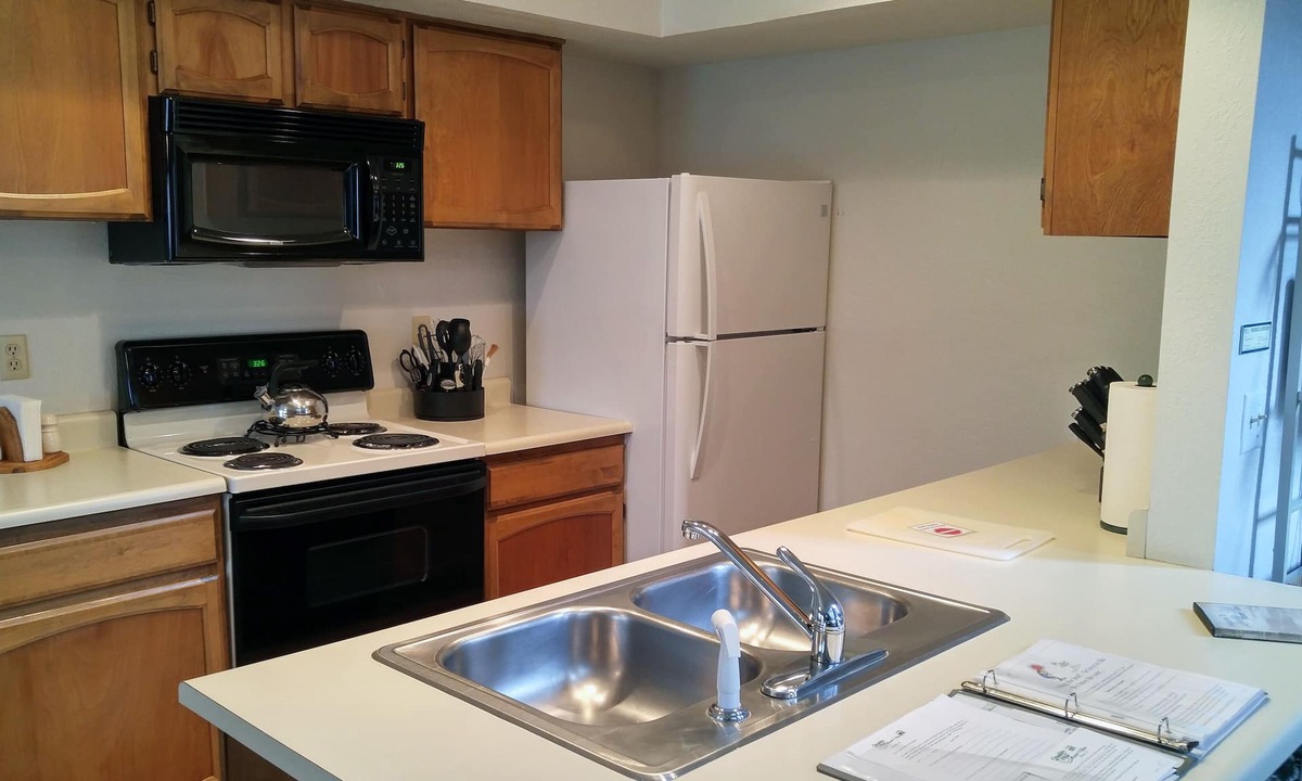 Pinetop Villa | Quality Hill Resort Villa, relax in a beautiful setting with ponds and streams