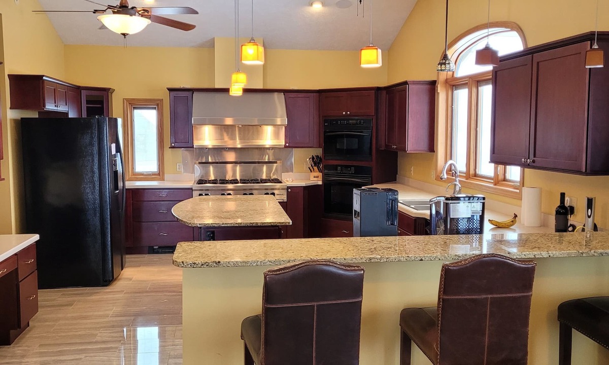 Acme House | Quality home on golf course, 2-3 miles from TC horse shows, 90 day requirement
