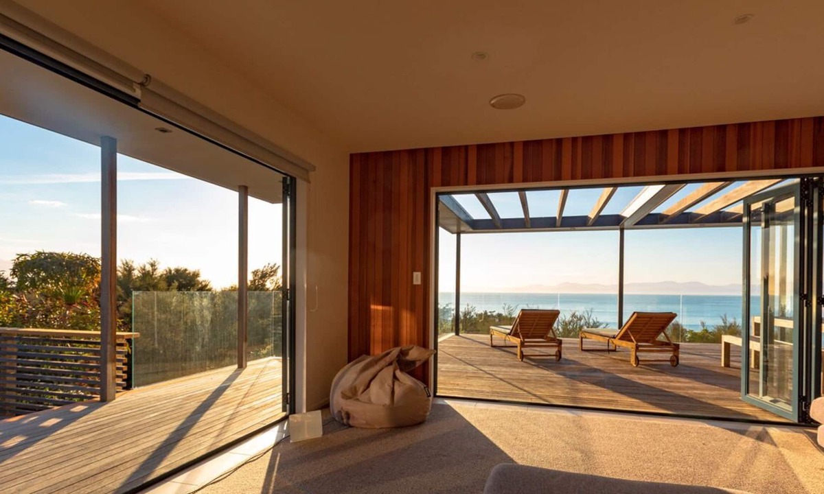 Ngaio Bay House | Quality home with stunning beach and magic views