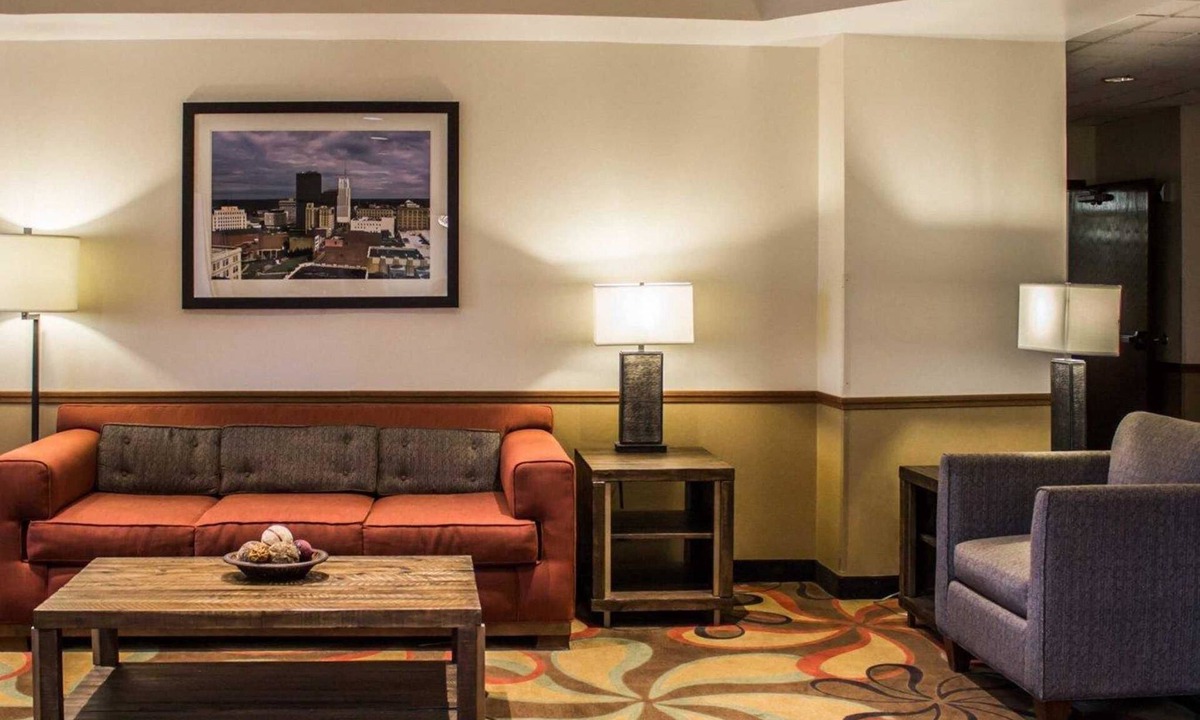 Akron Hotel | Quality Inn Akron South