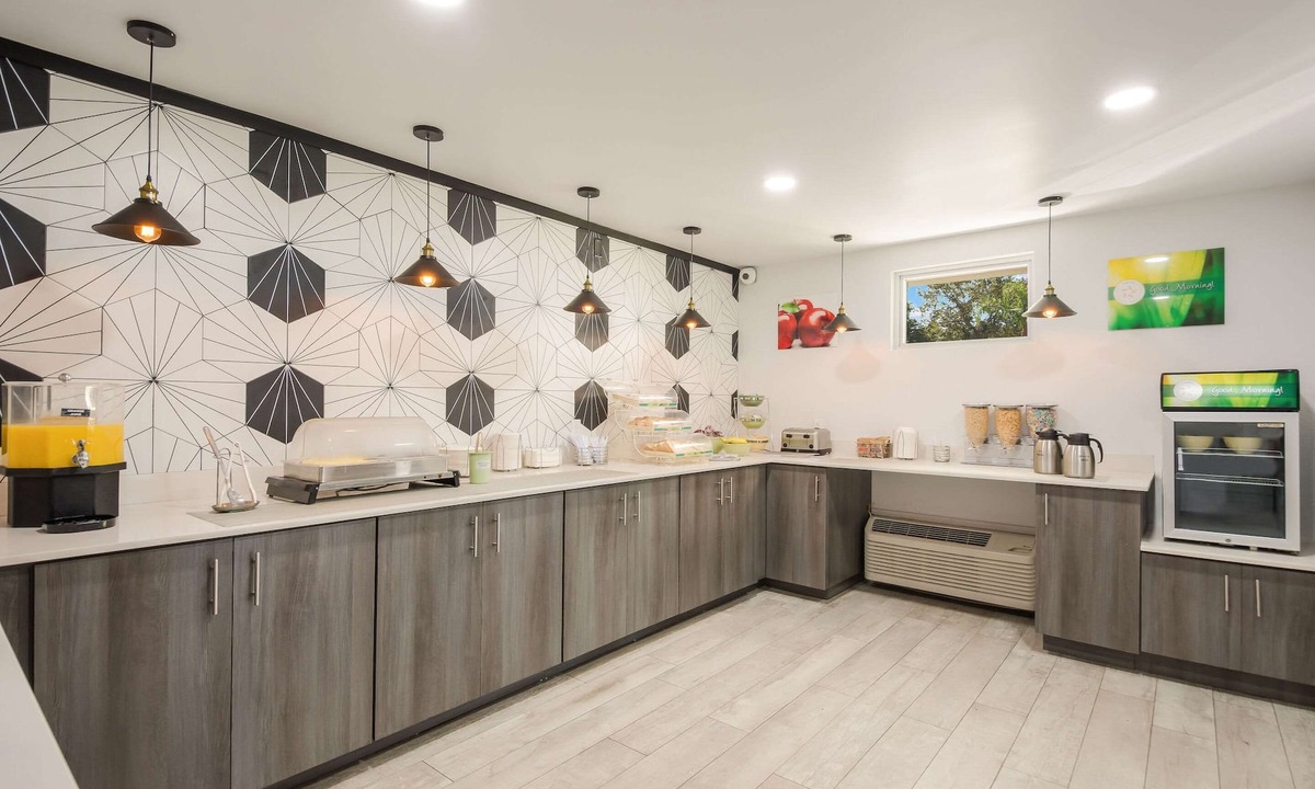 Bayshore Gardens Hotel | Quality Inn Bradenton - Sarasota North