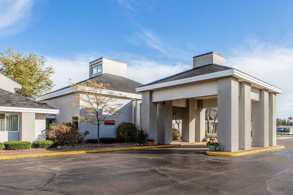 Mosinee Hotel | Quality Inn Central Wisconsin Airport