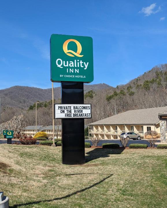 Cherokee Hotel | Quality Inn Cherokee Riverside