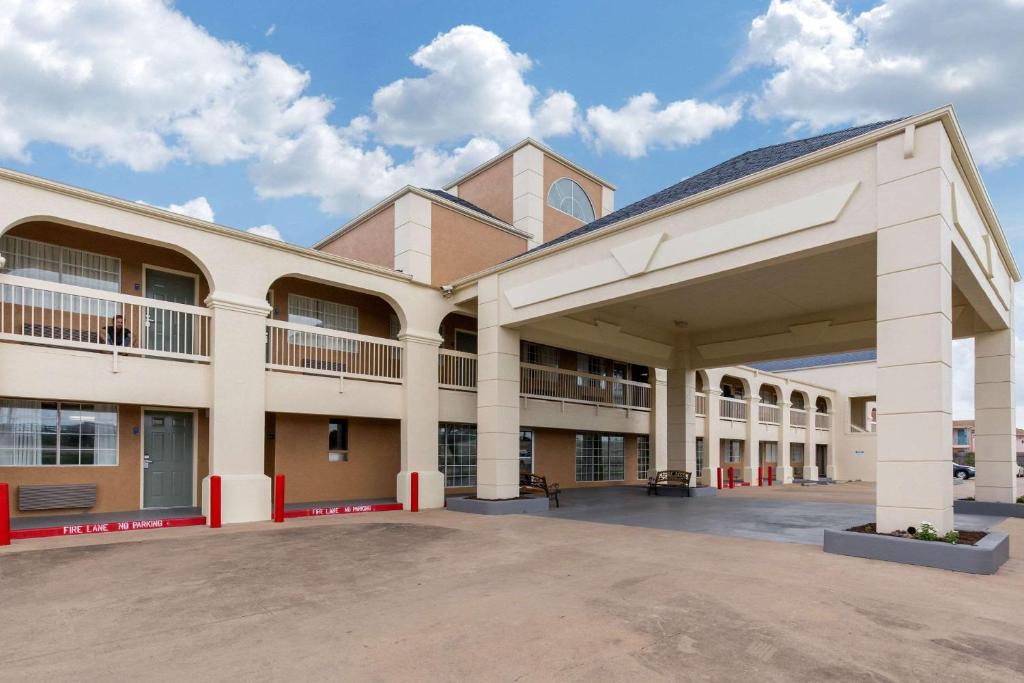 Clute Hotel | Quality Inn Clute Freeport