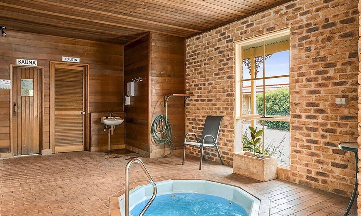 Golden Square Hotel | Quality Inn Colonial