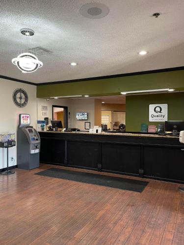 Clinton Hotel | Quality Inn Frontier at US Hwy 30