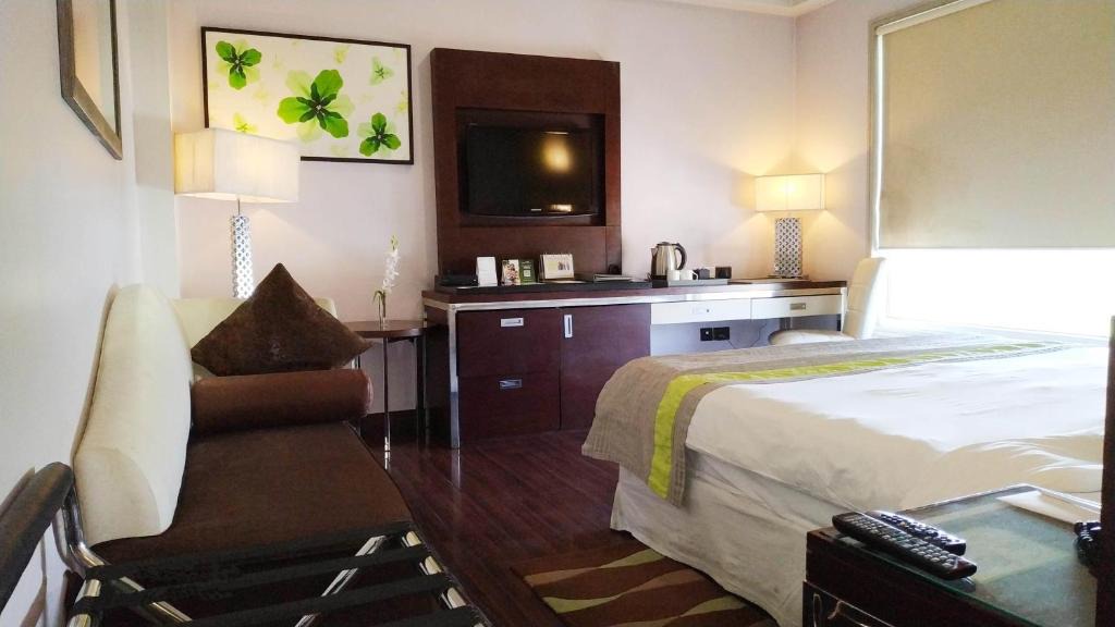 Sector 14 Hotel | Quality Inn Gurgaon