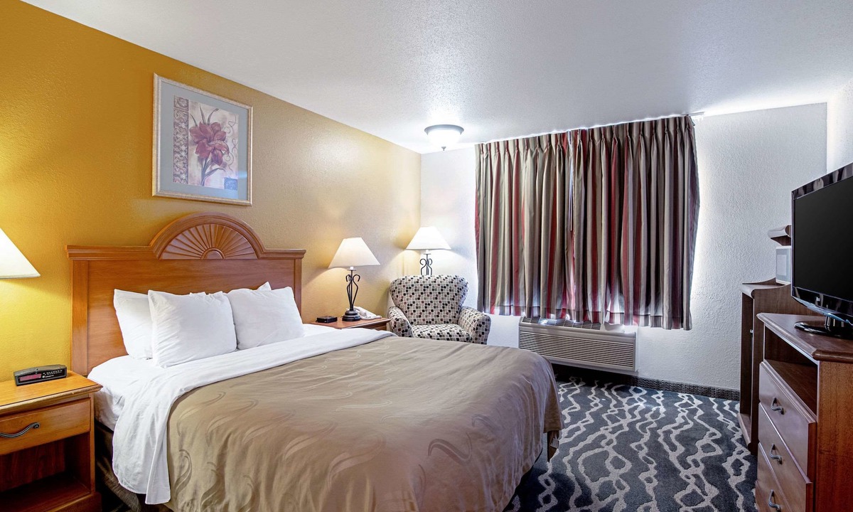 Huron Hotel | Quality Inn Huron