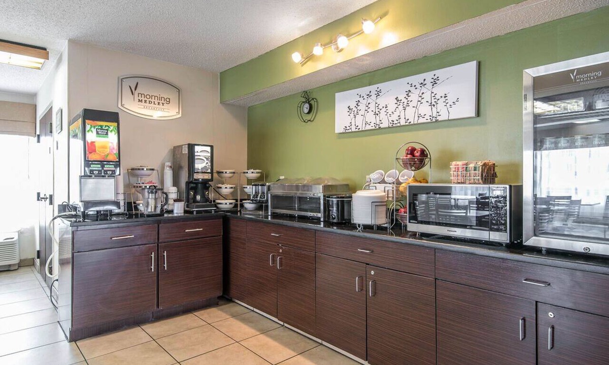 Waldron Hotel | Quality Inn Kansas City International Airport