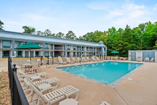 Louisville Hotel | Quality Inn Louisville MS